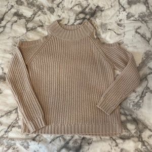Shoulderless knit top